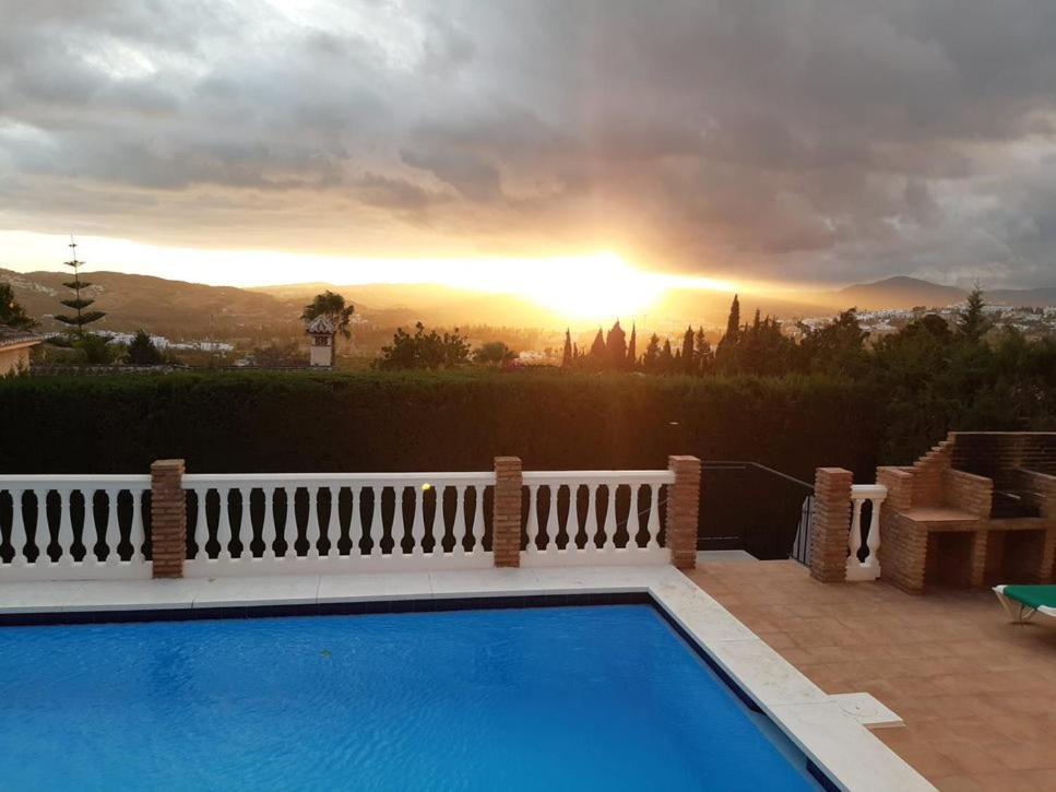 Villa Beautiful 9 Bedroom With And Pool. Málaga