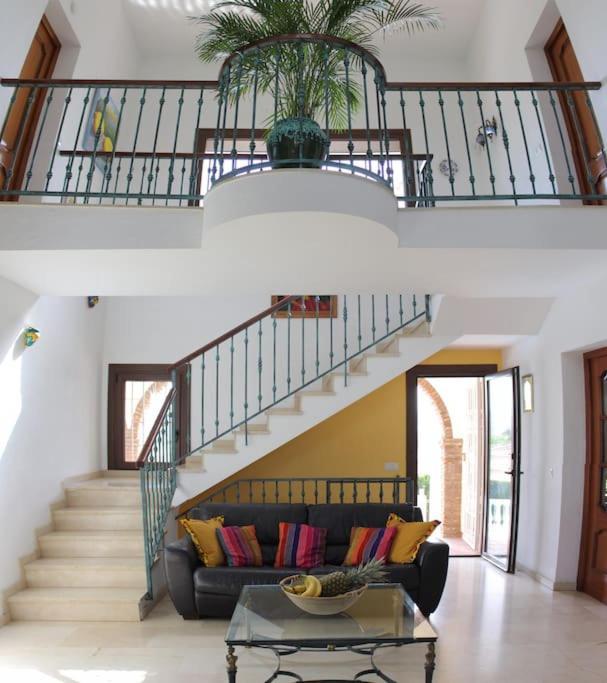 Beautiful 9 Bedroom With And Pool. Villa Málaga