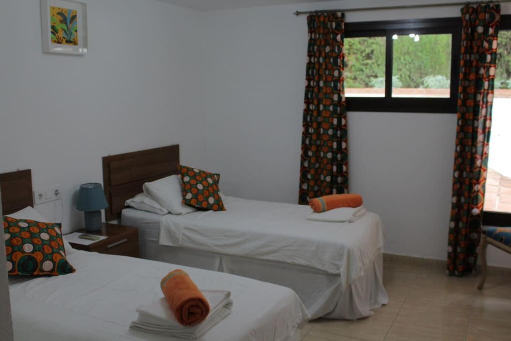 Beautiful 9 Bedroom With And Pool. Villa